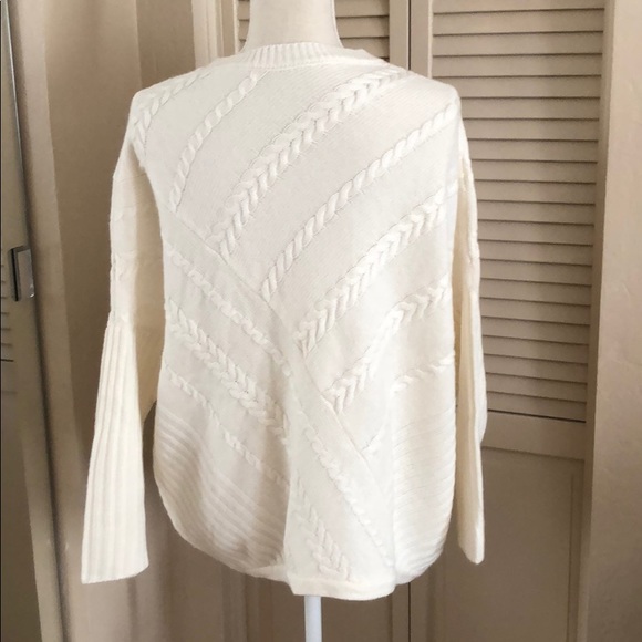 While asymmetric sweater - Picture 3 of 8